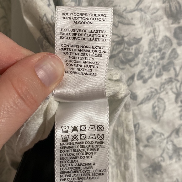 Lucky Brand Floral Smocked Long Sleeve Top With Back Button Sz S/P - Picture 10 of 11